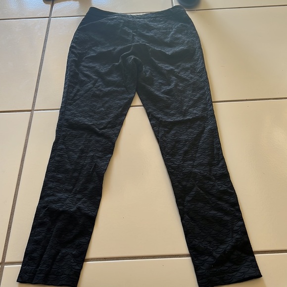 Black pants. Can be worn as business or casual attire. - Picture 2 of 5